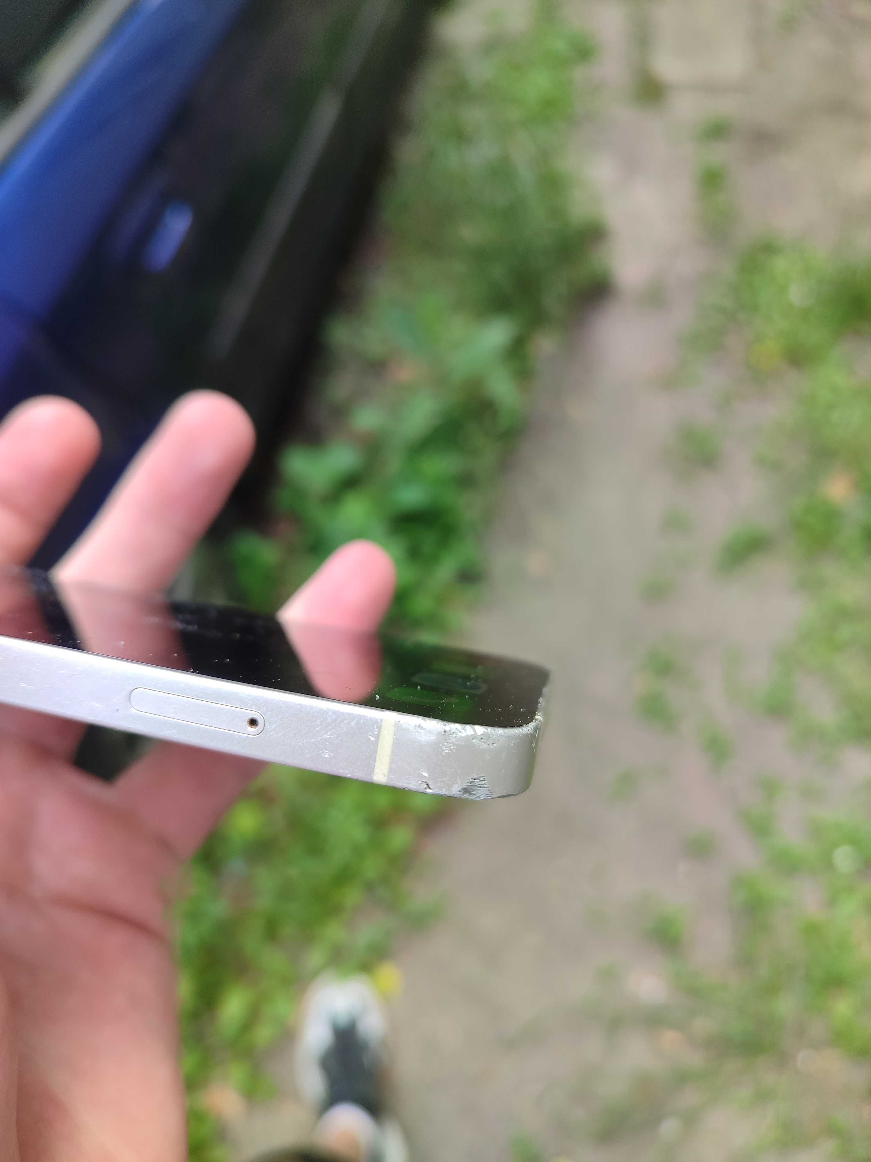 Iphone 14 , 128. White не заряжается нету face id побитий