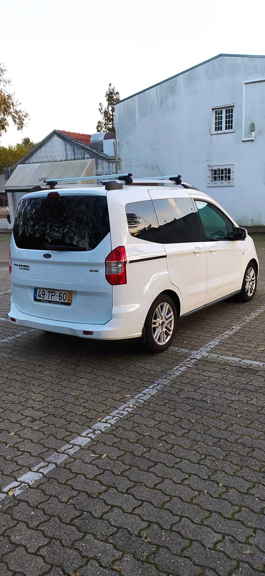 Ford Torneo Courier Ecobost Titanium