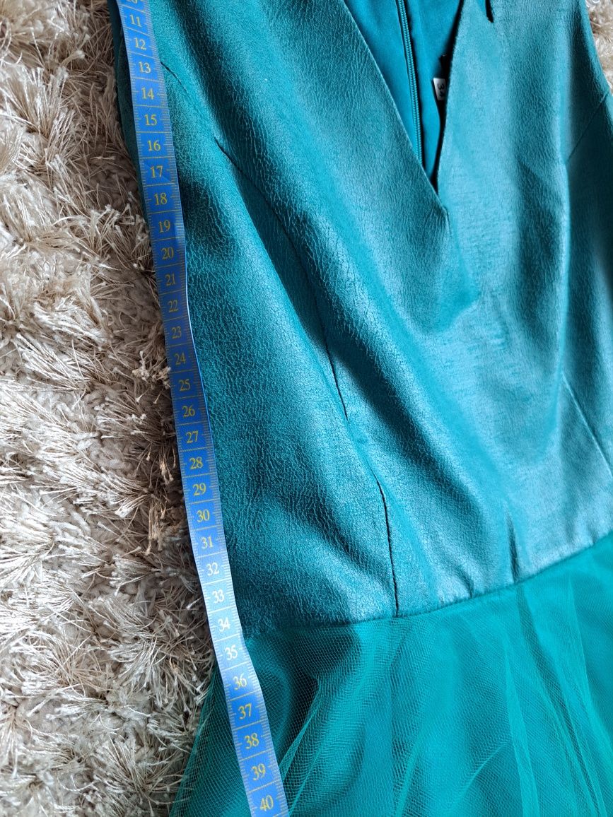 Elegancka sukienka Wilki Dwa r. 34