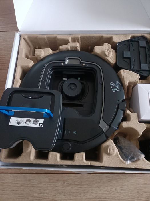 Robot czyszczący odkurzacz PHILIPS FC 8810 wyświetla błąd podczas Łado