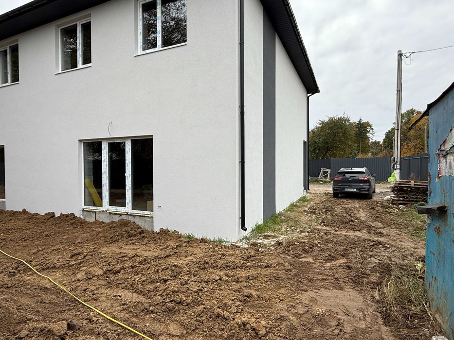 Продаємо дуплекс з гаражем і ділянкою 3.5 сотки