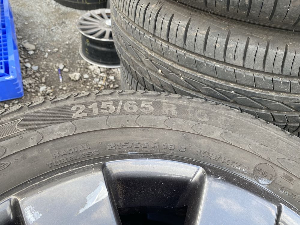 Шини літо 215 65 16c Continental