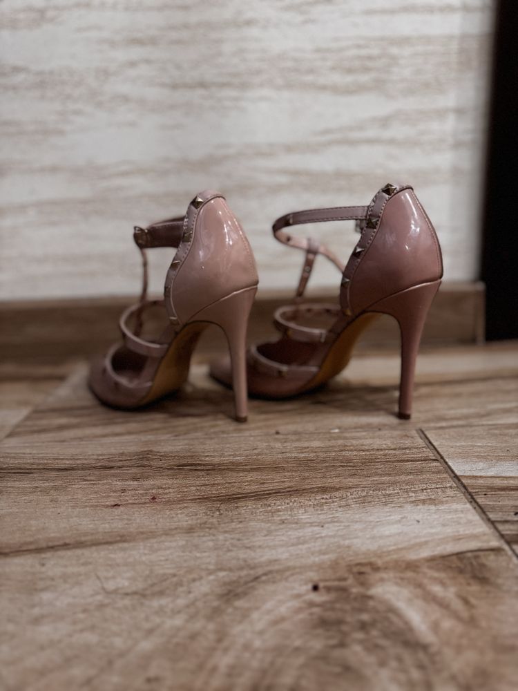 Туфельки у стилі Valentino