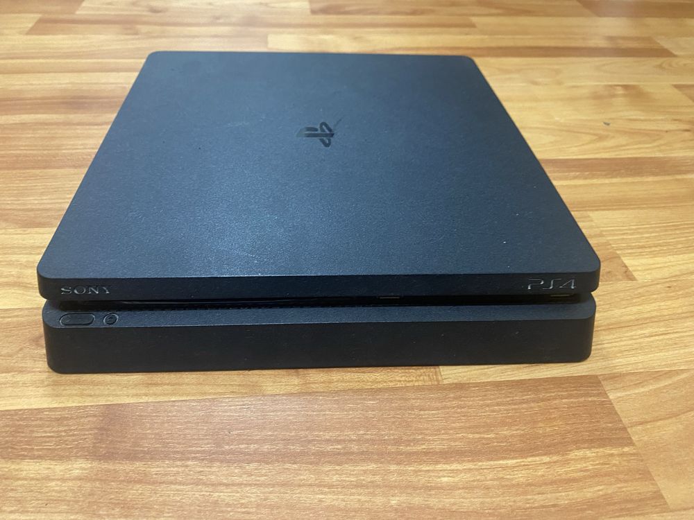 Продаю playstation 4 slim