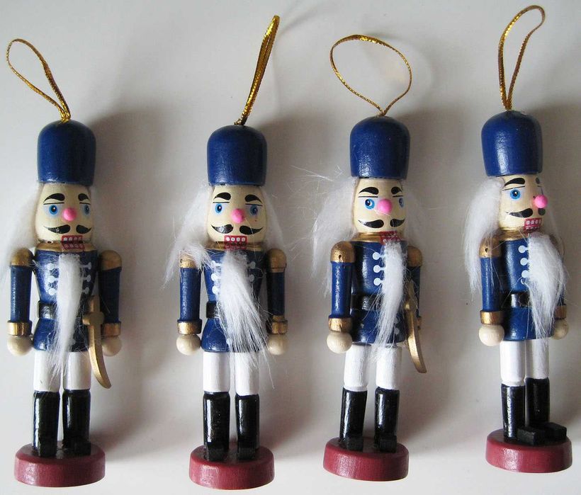 Декоративні дерев'яні іграшки на ялинку Лускунчик