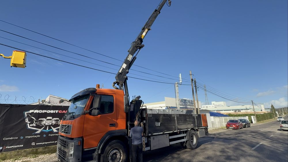 VOLVO FM360 COM GRUA HMF 1560 APENAS 600.000km ###OPORTUNIDADE###