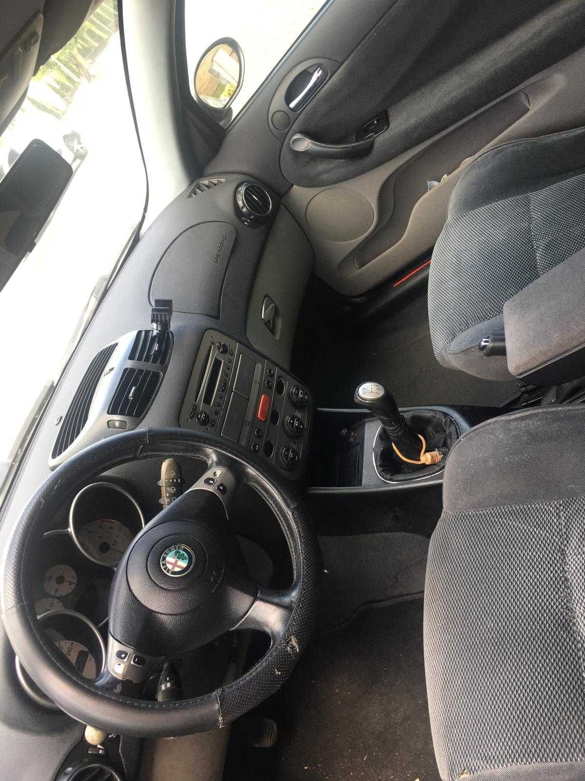 Alfa Romeo 147 Twin Spark 2003 Motor Renovado Precisa pequenos ajustes