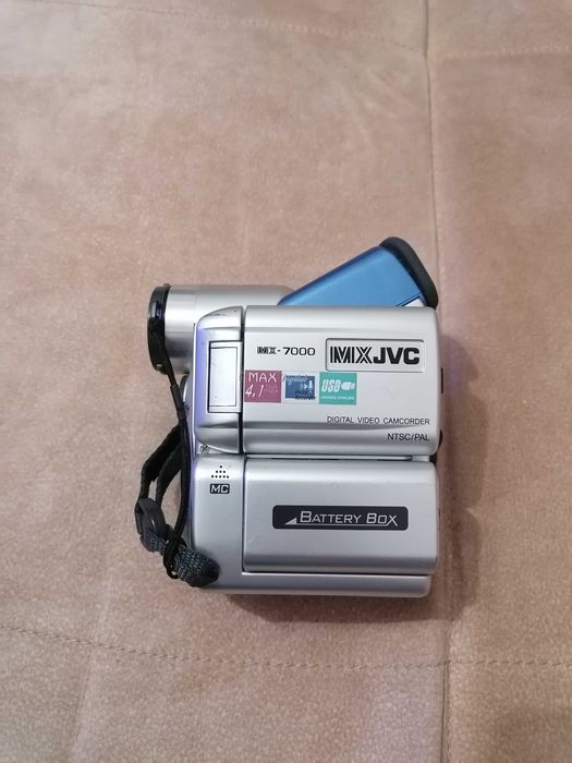 Máquina de filmar digital JVC