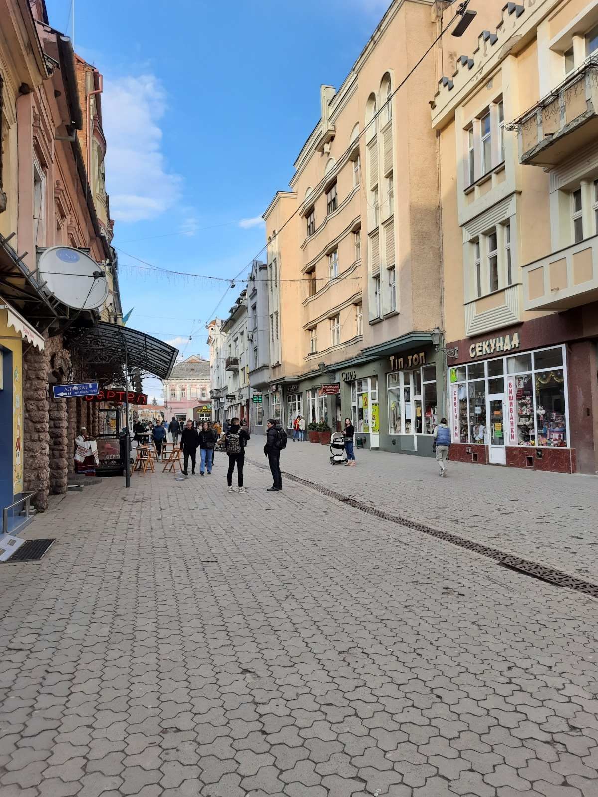 Здається в оренду 3х кімн кв-ра у Центрі  біля музею імені Бокшая