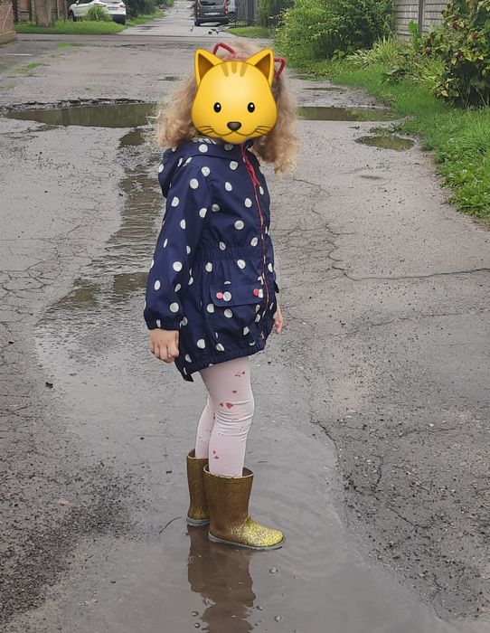 Легкий плащик вітровка