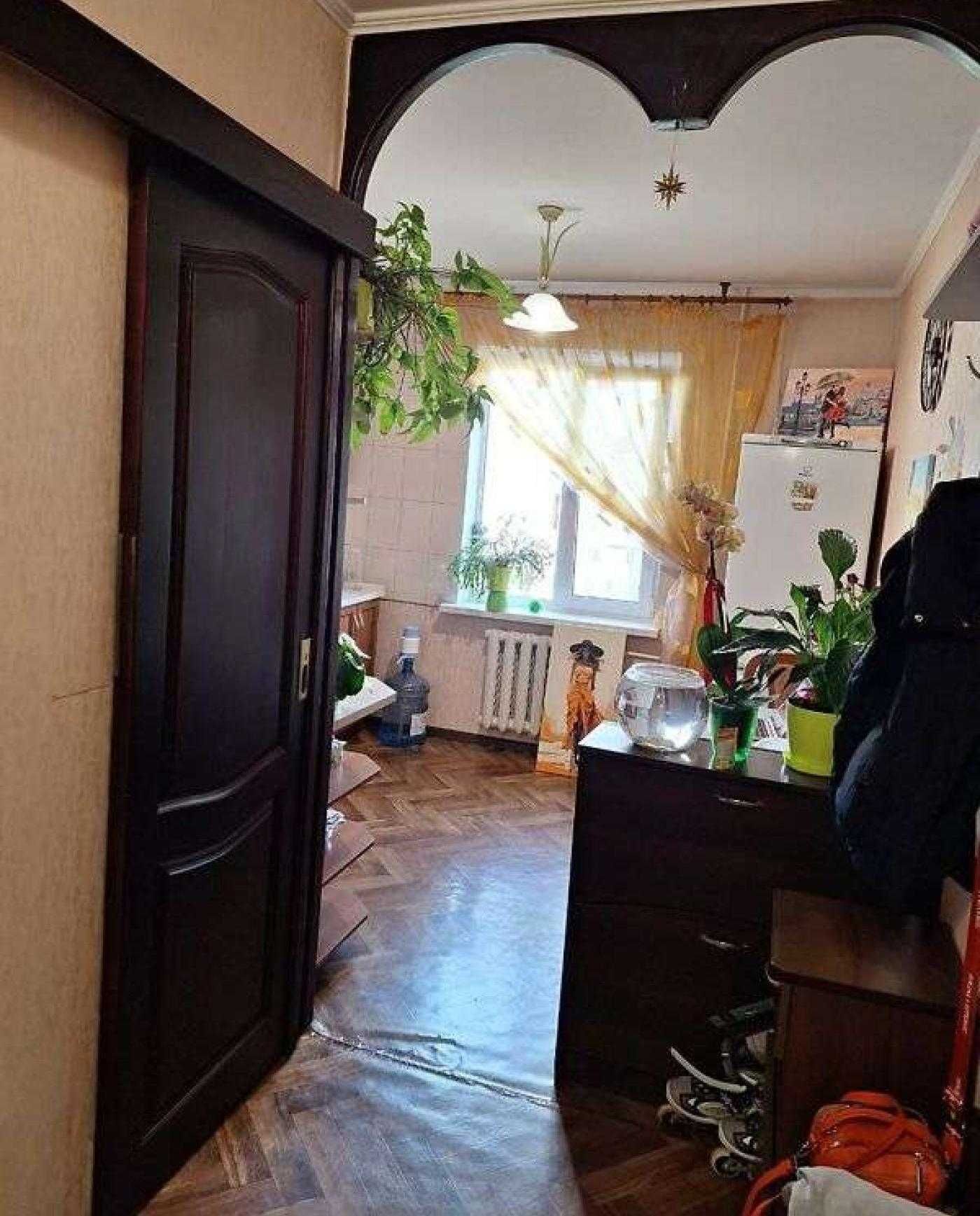 1к Таирова Ильфа и петрова Вильямса Торг Средний этаж Однокомнатная