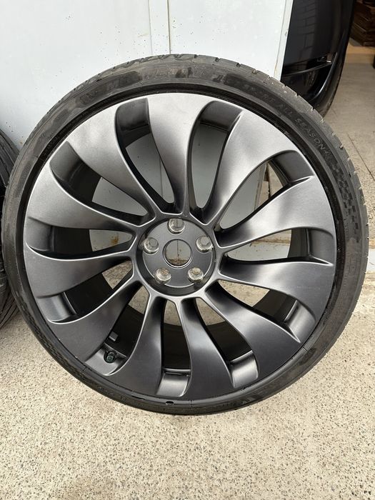 Диски шини Tesla model Y performance