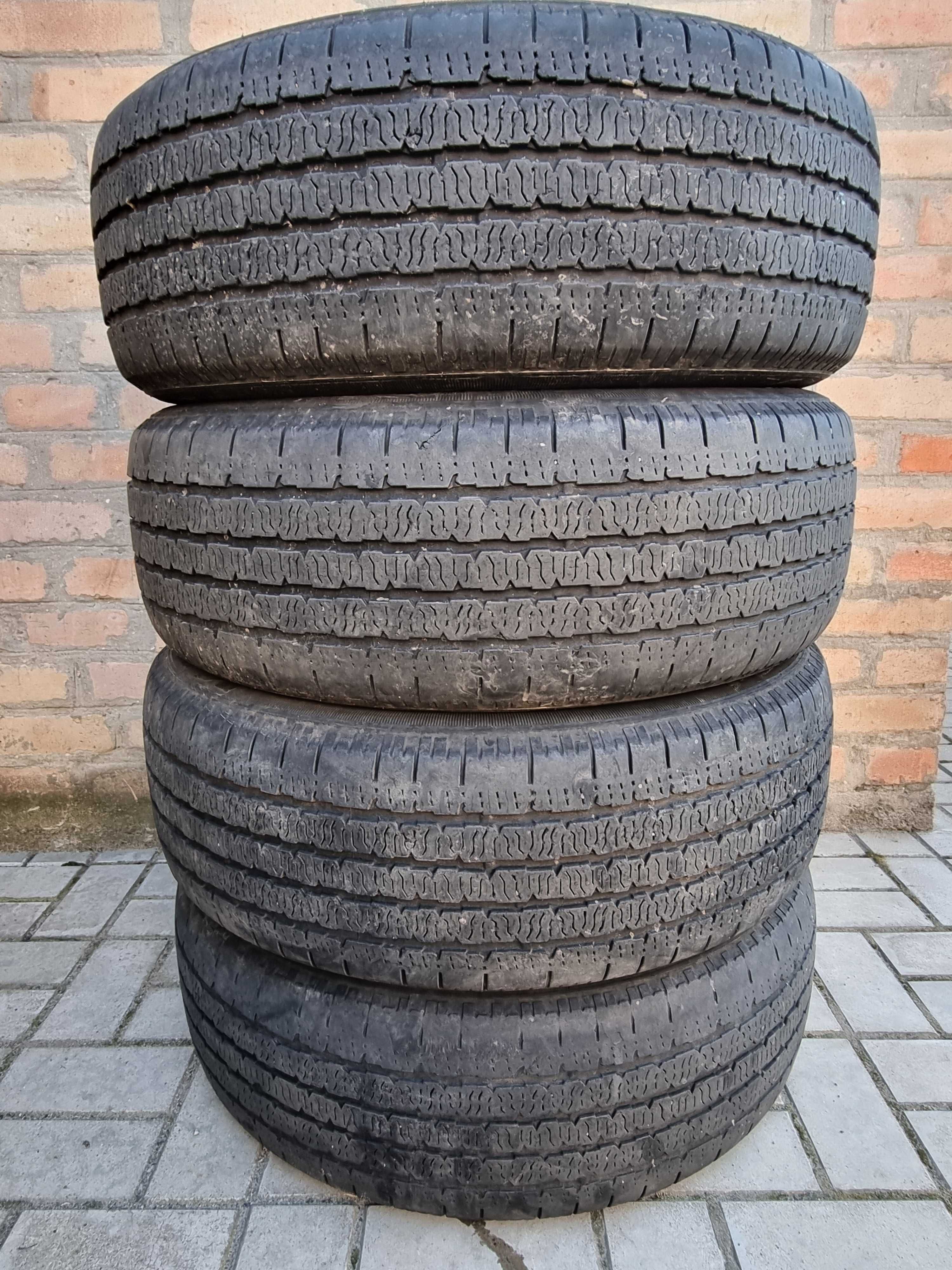 Шини всесезонні Kumho 235/60 R17 (літо, зима) 2000грн комплект