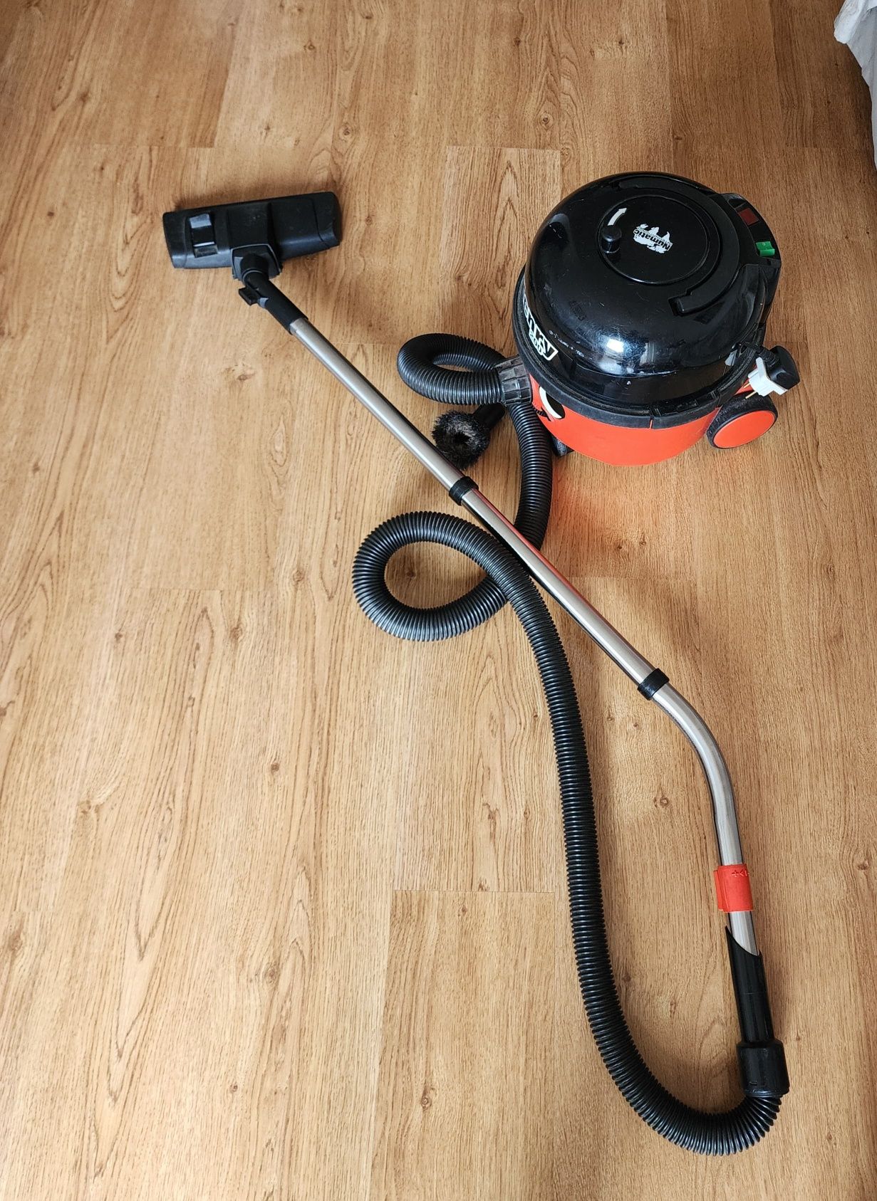 Aspirador Numatic Henry 200