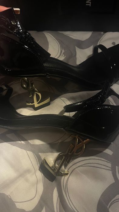 Saltos altos da ysl novos