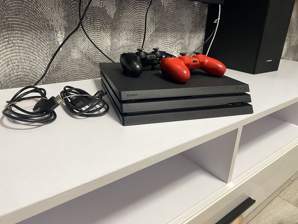 Продам Sony Playstation 4 Pro 1 Tb