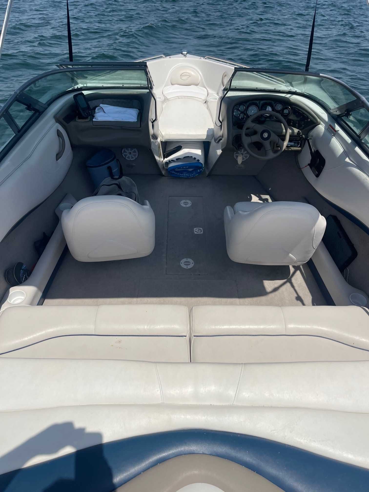 Crownline 192, Penta Volvo 4.3, 190 CV com atrelado