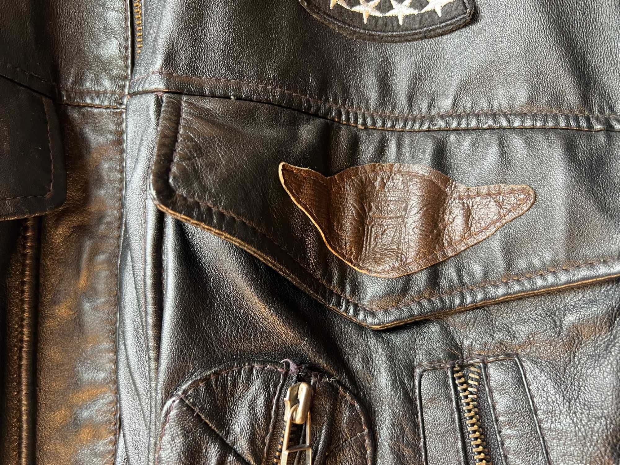 Kurtka skórzana TOP GUN z naszywkami.