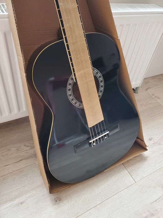 класична гітара чорна глянцева з посиленим грифом нова хромовані колки