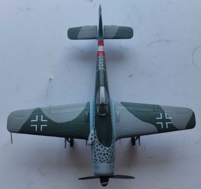 Własnoręcznie wykonany model samolotu Focke-Wulf Fw-190D-9 "Langnasen"