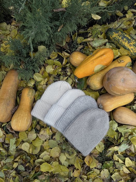 шапки ручної роботи, в'язані з відворотом, мохер, вязаные с отворотом