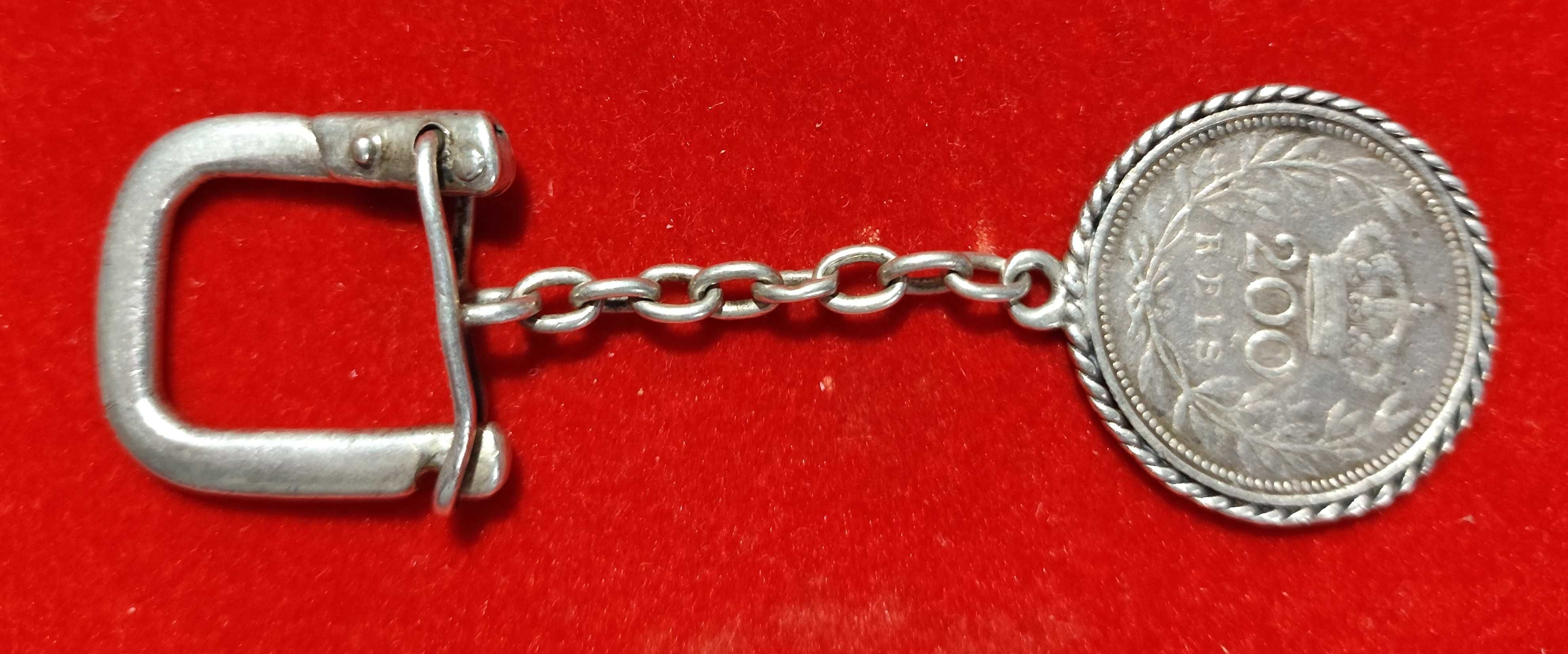 Porta chaves em prata com moeda de 200 reis