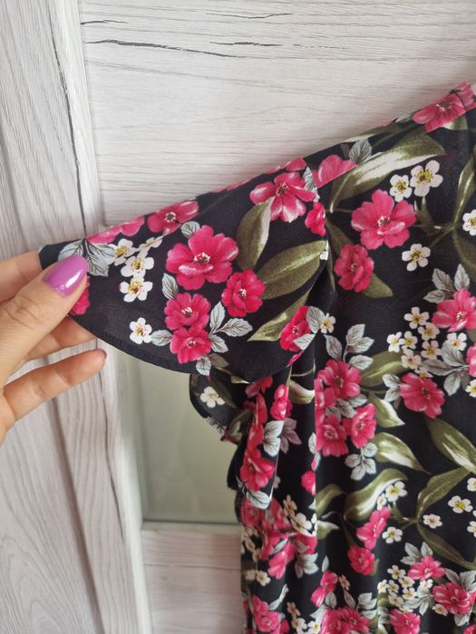 Sukienka Reserved r.xs/s piękna w kwiaty na lato