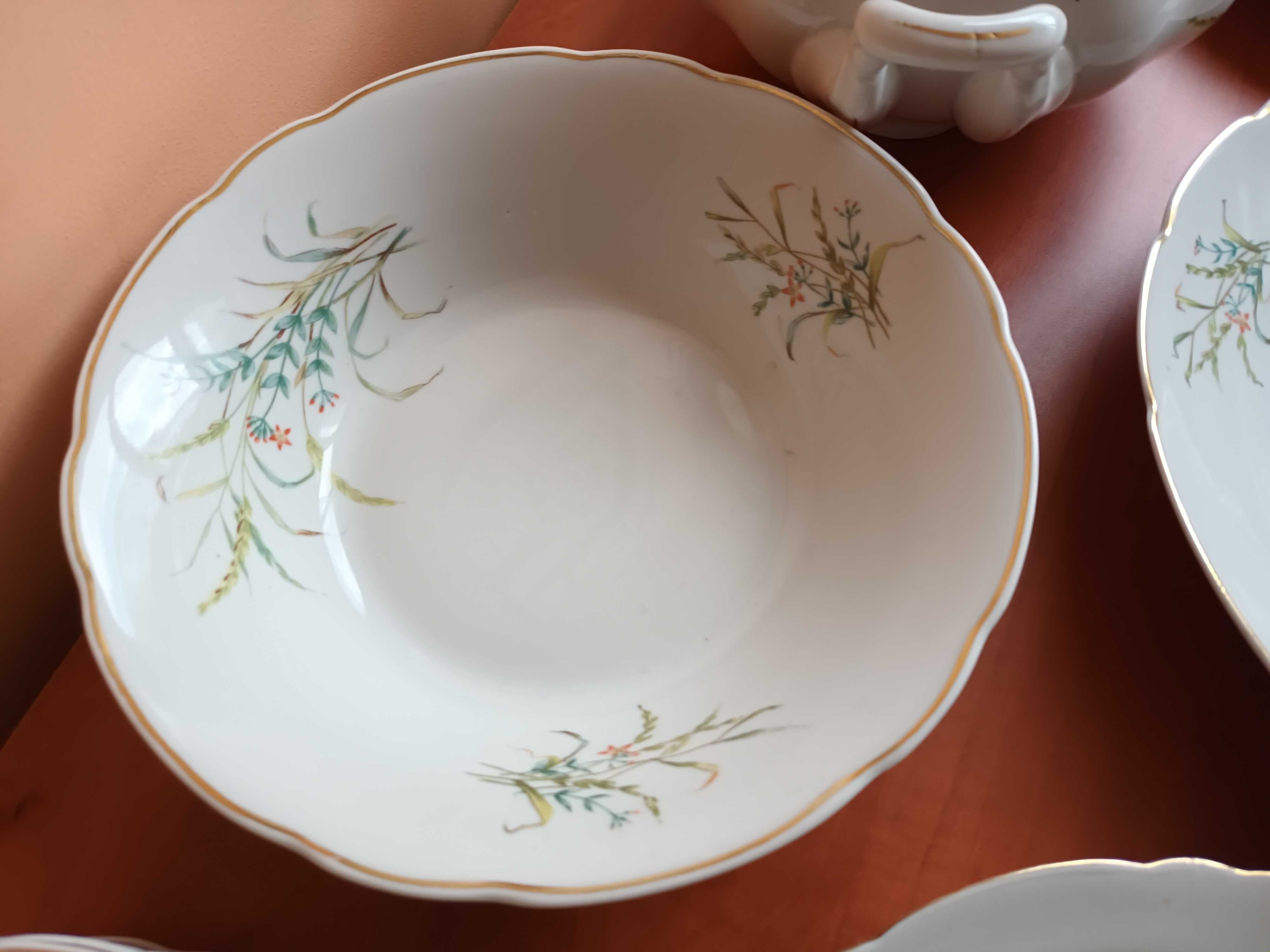 Zestaw porcelany obiadowej dla 6 osób PRL Ćmielów 24 elemementy.