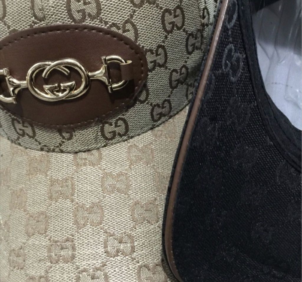 Czapka z daszkiem bardzo elegancka wyprzedaż