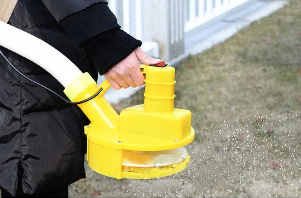 Акумуляторна сівалка розкидач добрив Bass Polska 20 л 10 м