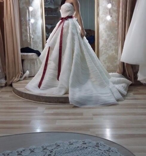 Свадебное вечернее незабываемое платье armonia korneliya