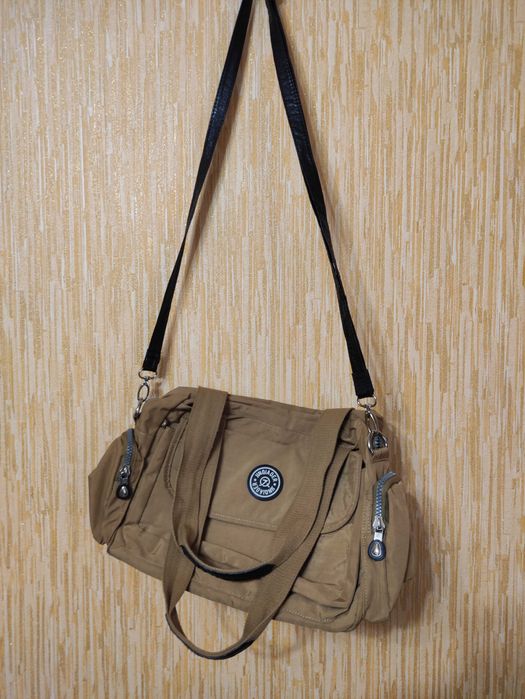 Жіноча сумка плащівка середього розміру