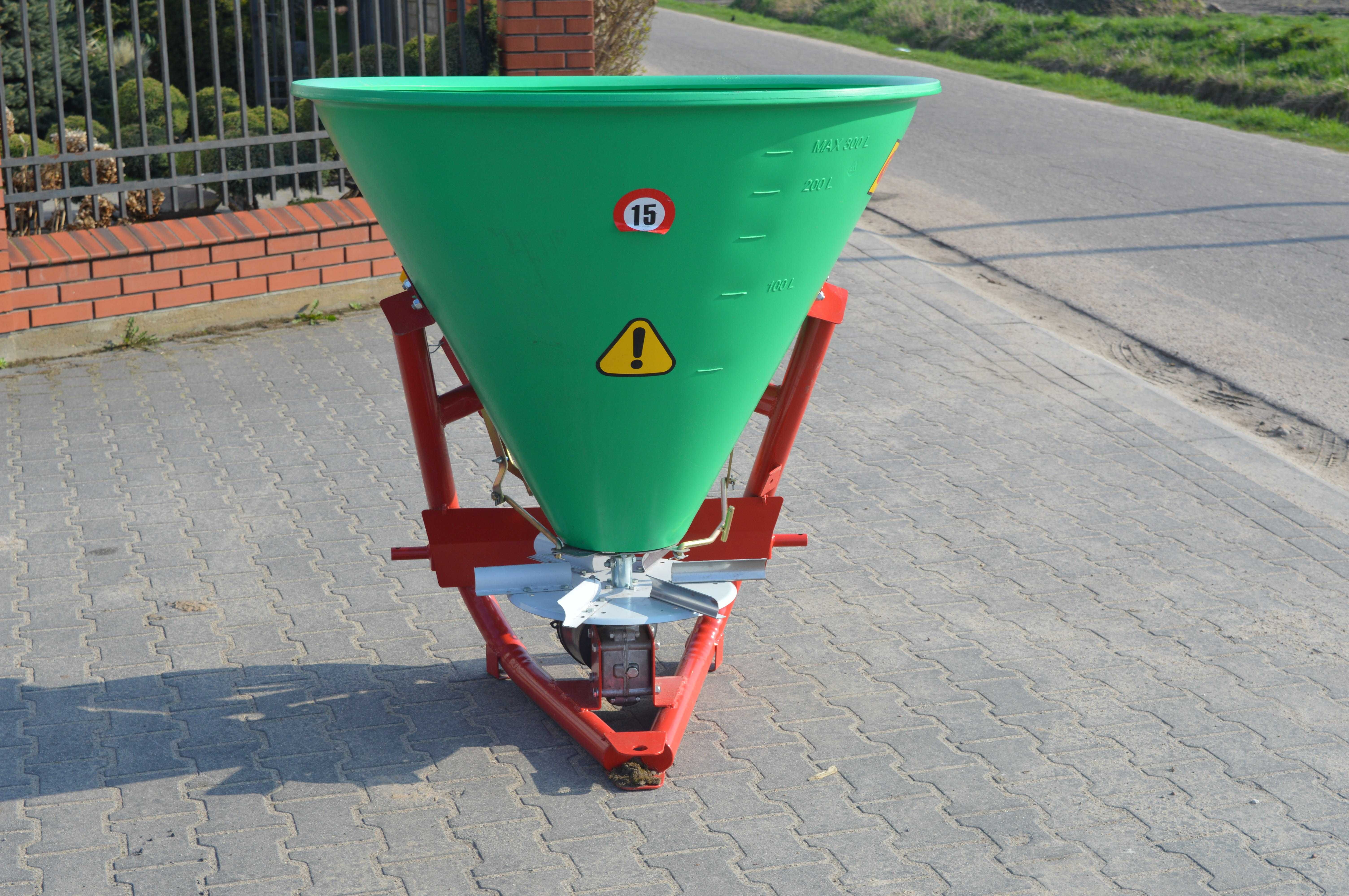 Rozsiewacz nawozu LEJ LEJEK 300kg GRASS-ROL
1 100 zł