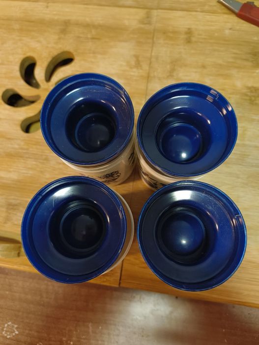 Plastikowe pojemniki na przyprawy