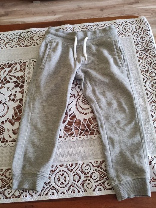 Spodnie dresowe r. 98 chłopięce