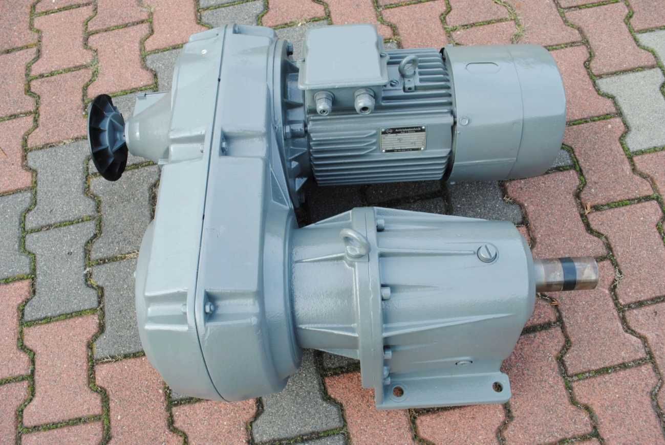 Motoreduktor 5.5kw. z regulacją 76-139obr. LENZE!