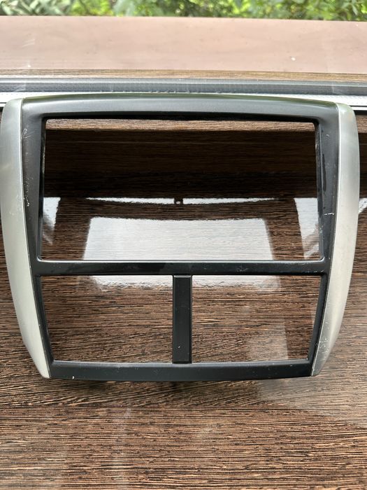 Продам рамку штатної магнітоли SUBARU FOREST