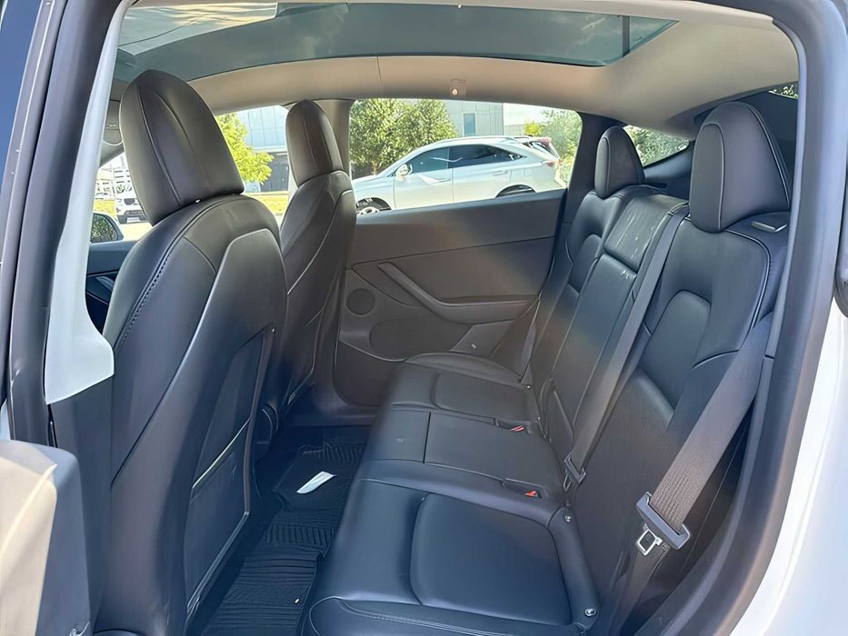 Tesla Model Y      2022