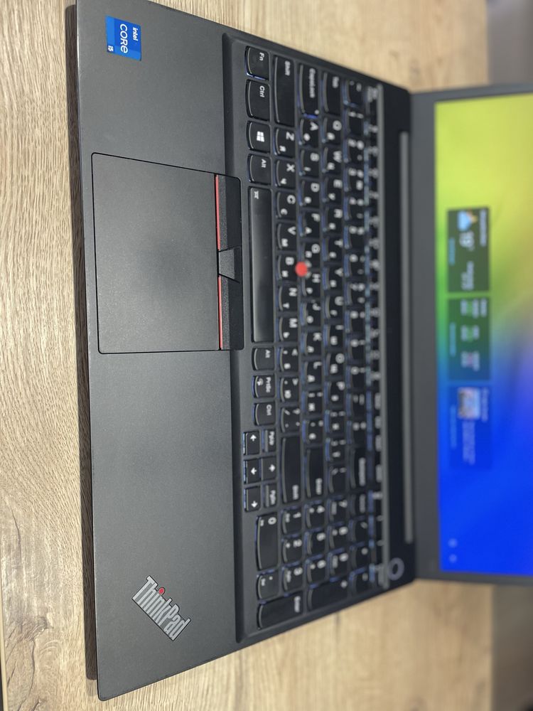 Lenovo ThinkPad E15 G2 / Core I5-1135G7 /  Iris XE G7 / 16 Ram / 256