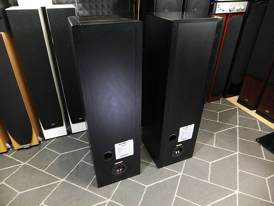 Kolumny głośnikowe QUADRAL KORUN MK4