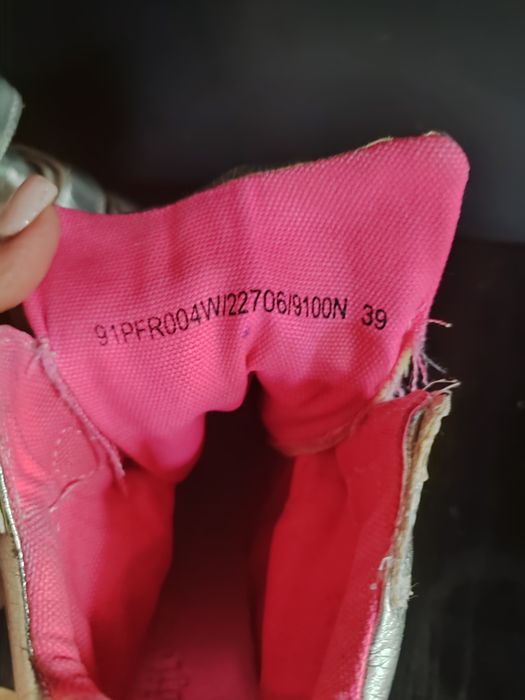 Продам сникерси р39