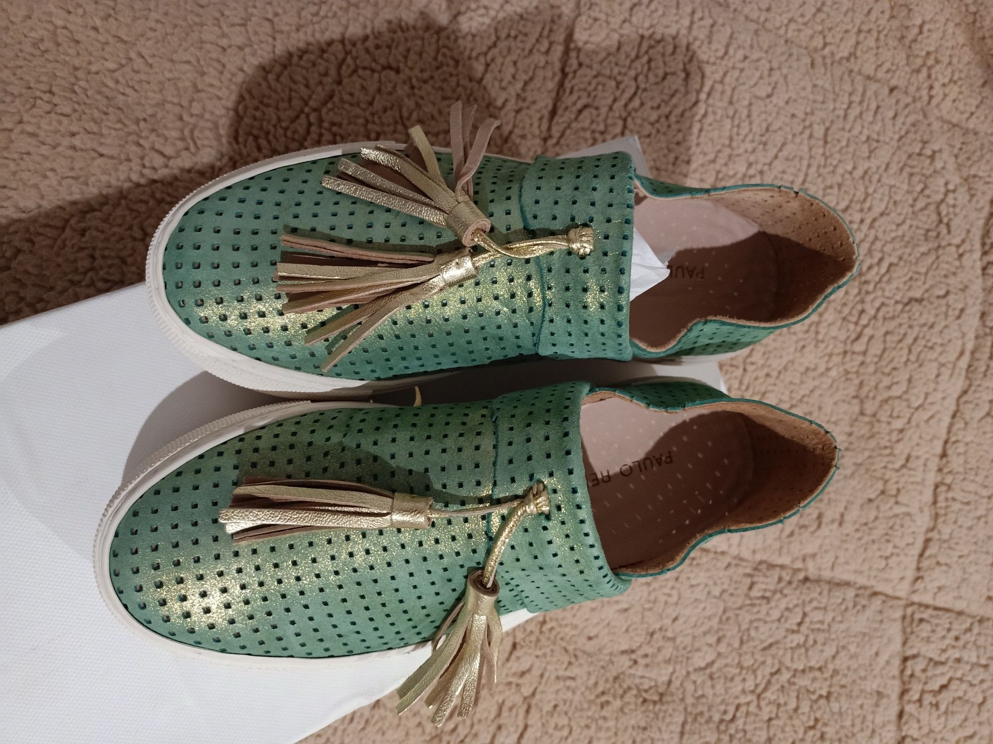 Sapatos de senhora n.35 pele macia, cor menta, novos