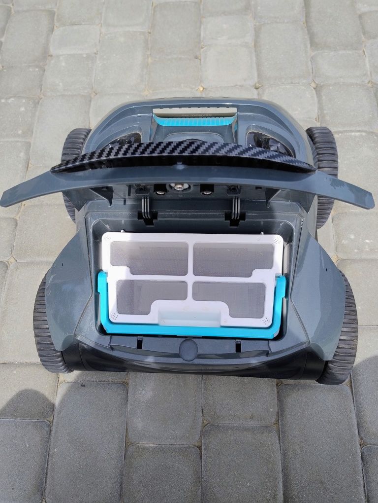 Robot odkurzacz basenowy