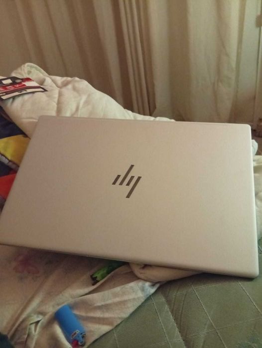 HP envy 
32 gb de RAM
Processador Intel 7 4.1 GHz
Windows  500 memória