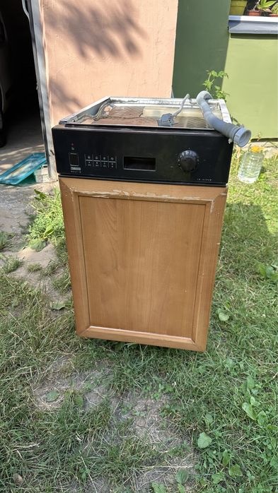 Zanussi посудомийна машина