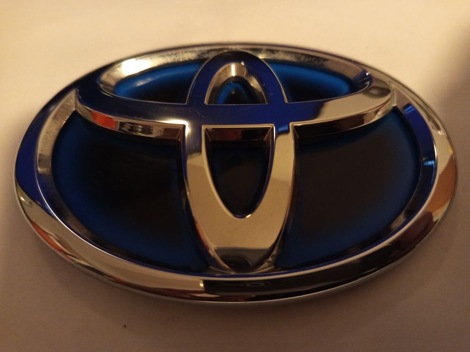 Znaczek emblemat klapy Toyota Corolla Hybrid