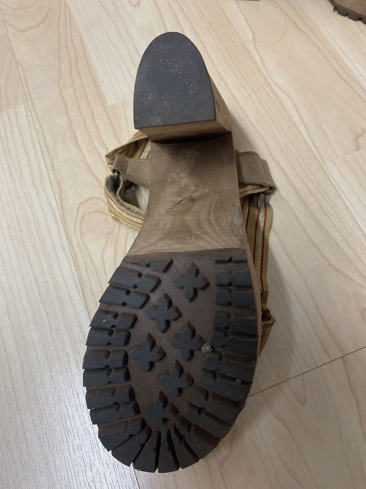 Sandálias da Xuz Handmade Lovers, tamanho 39, em madeira