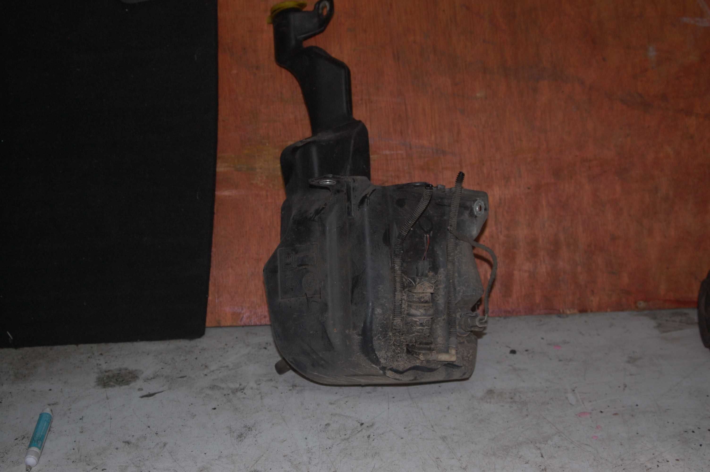 Zbiorniczek spryskiwaczy Opel Astra H