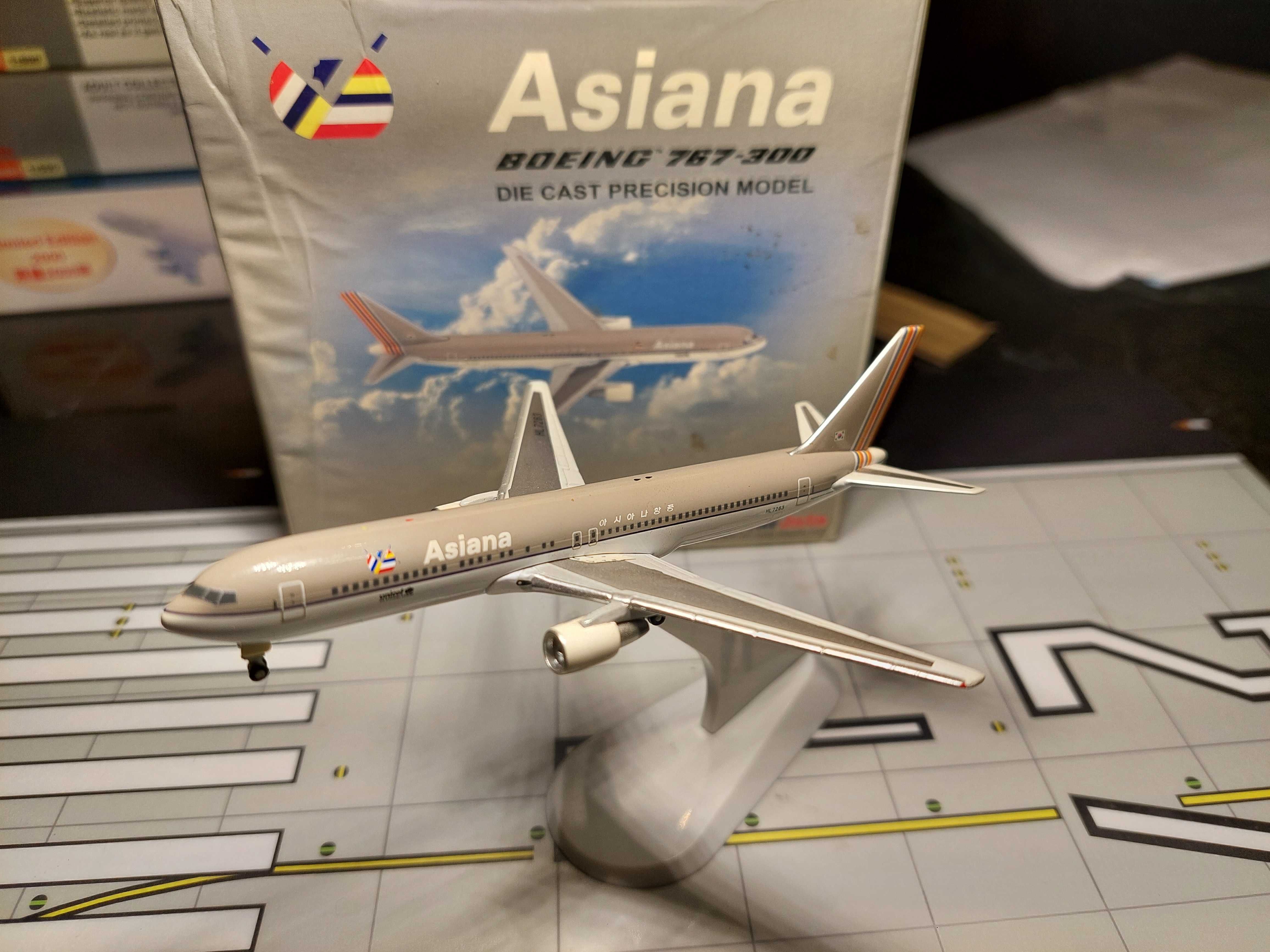 Model samolotu Boeing B 767-300 Asiana Airlines 1:500 Herpa