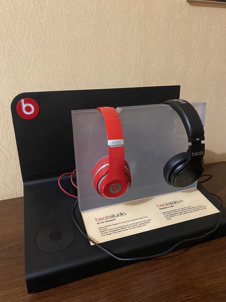 Ексклюзив Демо стенд Beats by Dre Studio